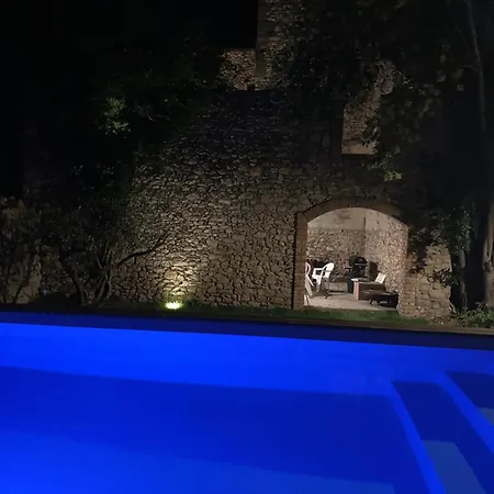 Maison 6 Avec Piscine Holiday home *